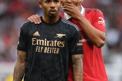 B费31岁生日庆：曼联中场大师荣誉满载，294场数据闪耀红魔征程