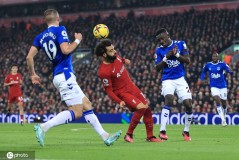 英超：利物浦1-0伯恩利，4战全胜3分领跑，萨拉赫压哨点球绝杀